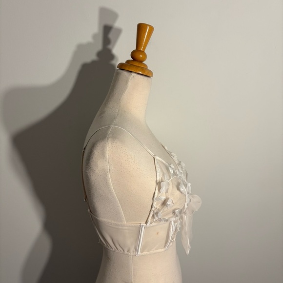 Victorias Secret Womens Bralette Medium White Cream Lace Delicate Floral Bow - Picture 3 of 12